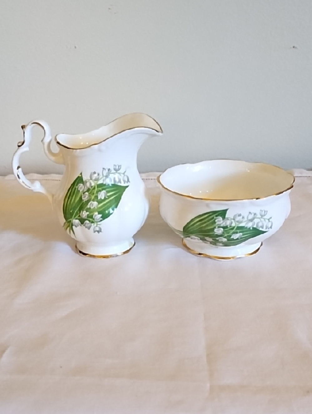 ROYAL ALBERT VINTAGE BONE CHINA CREAMER & SUGAR BOWL